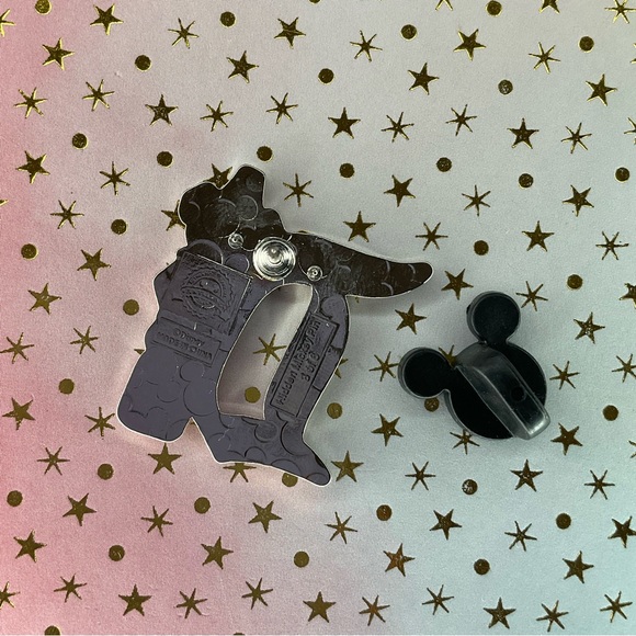 Disneyland D Logo Tiki Room Hidden Mickey Disney Pin - Picture 2 of 2